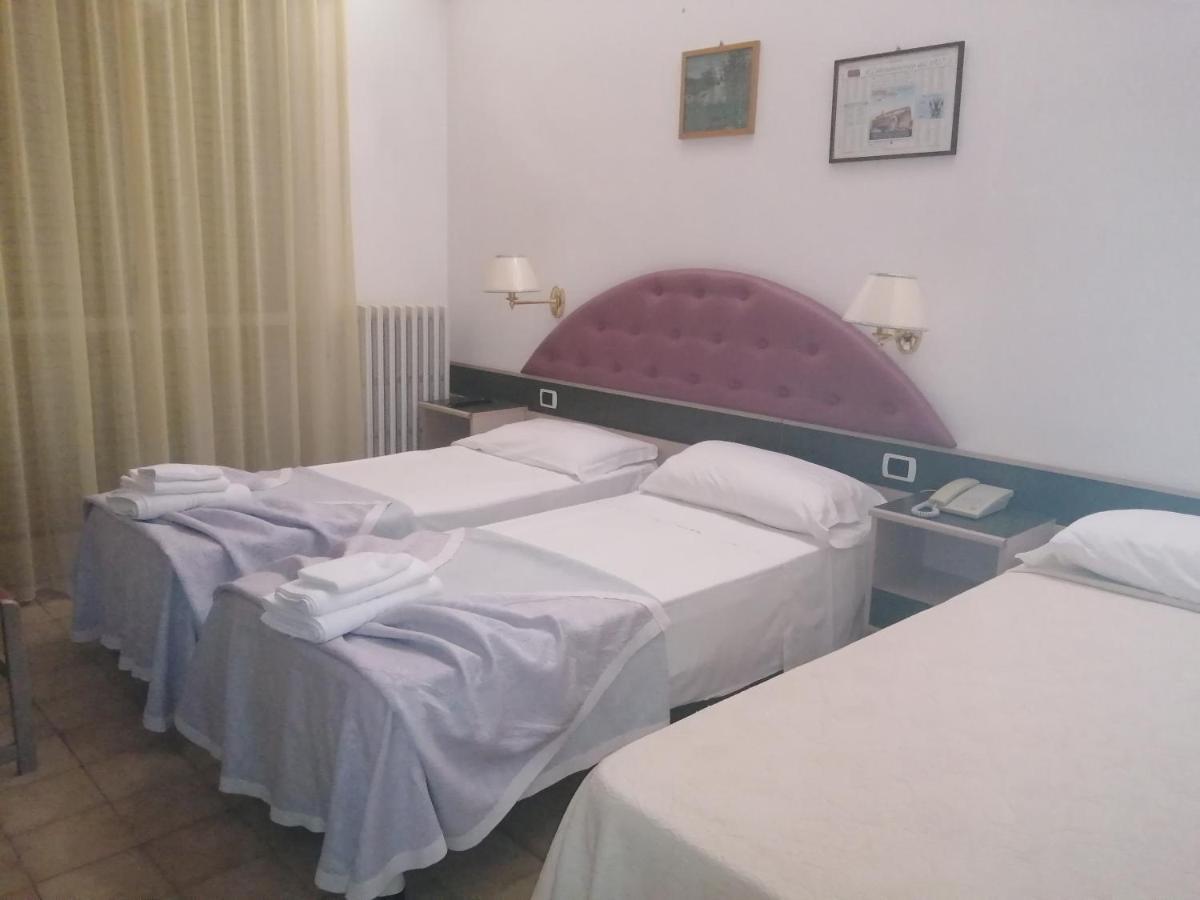 Villa Dei Romanzi Tortoreto Bagian luar foto
